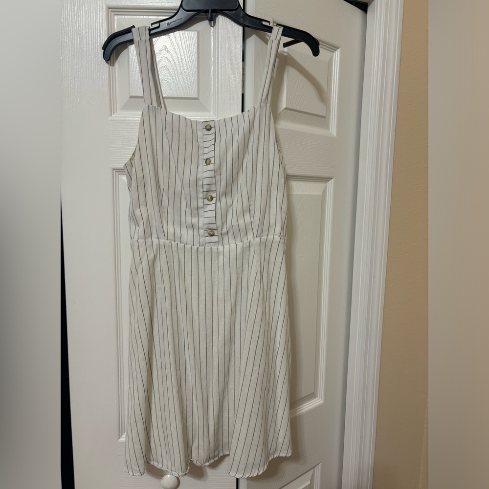 White and black striped juniors dress - Picture 1 of 2